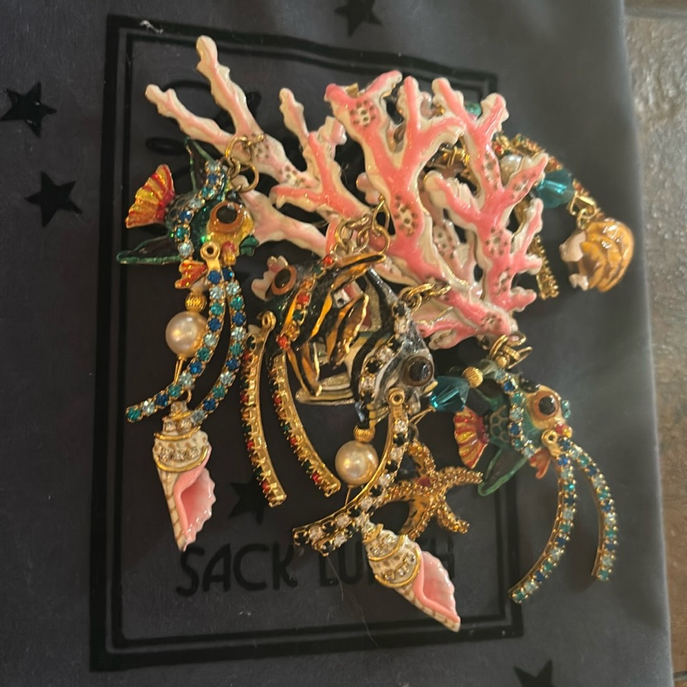 Lunch At The Ritz CORAL & FISH Pin/Pendant - Picture 5 of 12